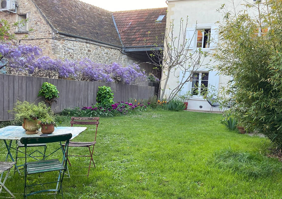 Maison à LIVILLIERS