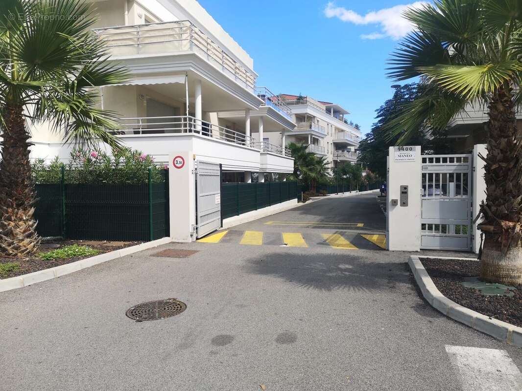 Parking à MANDELIEU-LA-NAPOULE