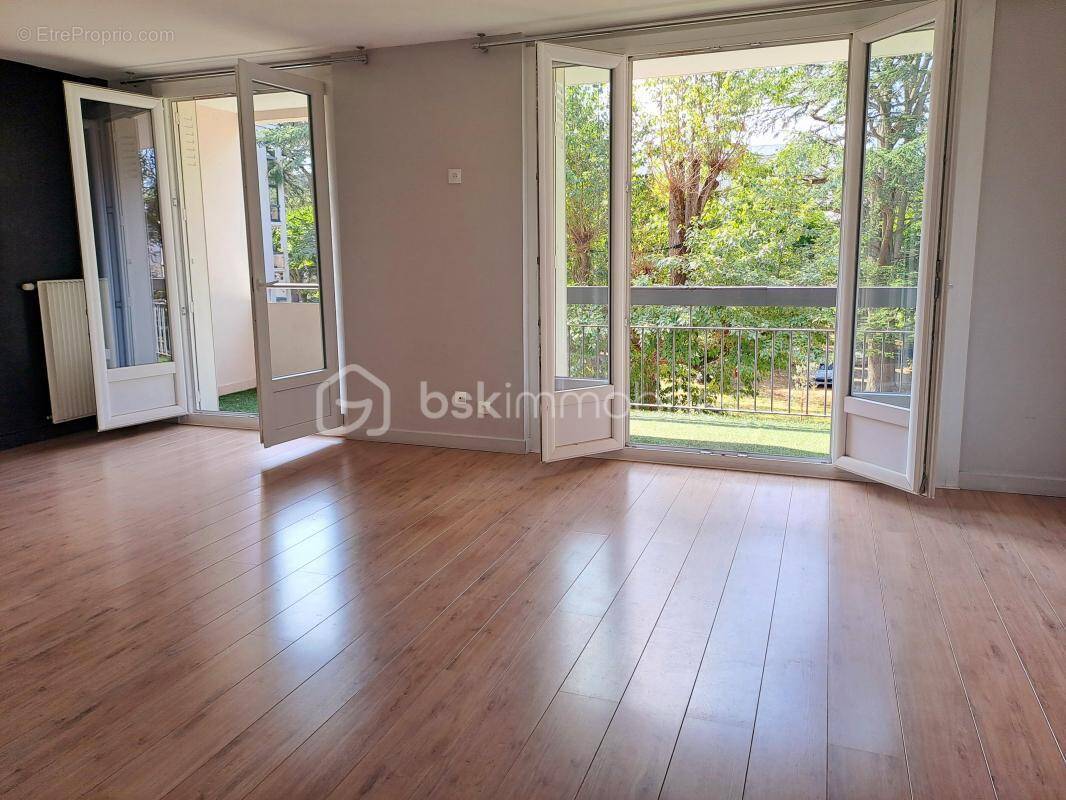 Appartement à DECINES-CHARPIEU