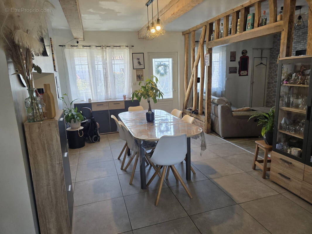 Maison à FEUQUIERES-EN-VIMEU