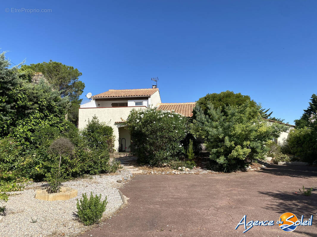 Maison à CAVES