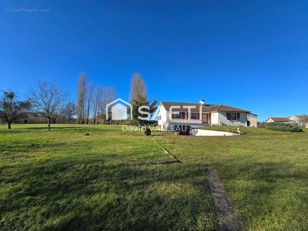 Photo 2 - Maison à LATHUS-SAINT-REMY
