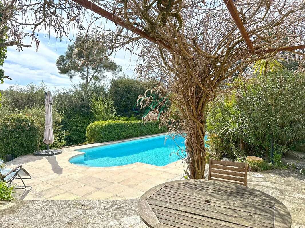 Maison à ROQUEFORT-LES-PINS