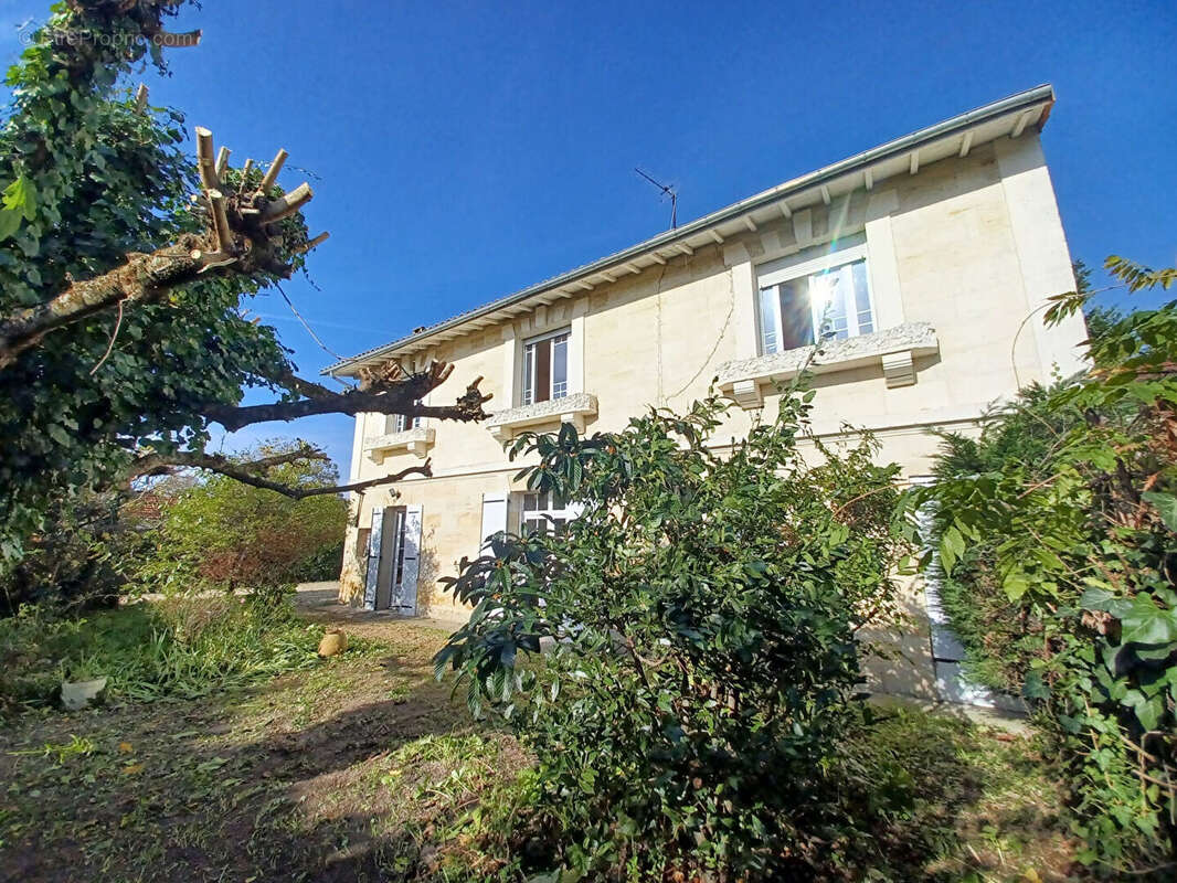 Maison à AMBARES-ET-LAGRAVE