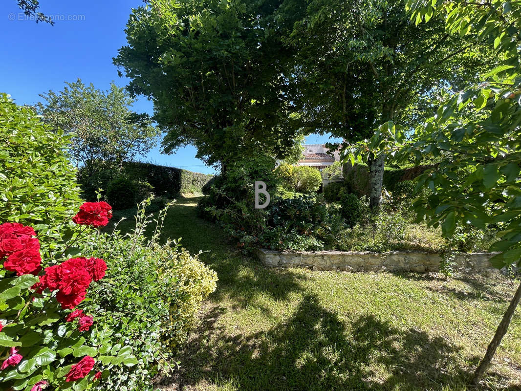 Maison à MIRANDOL-BOURGNOUNAC