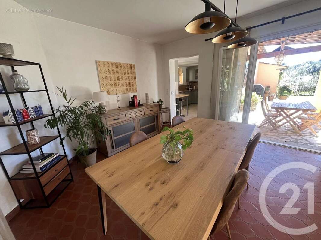 Maison à ROQUEFORT-LES-PINS