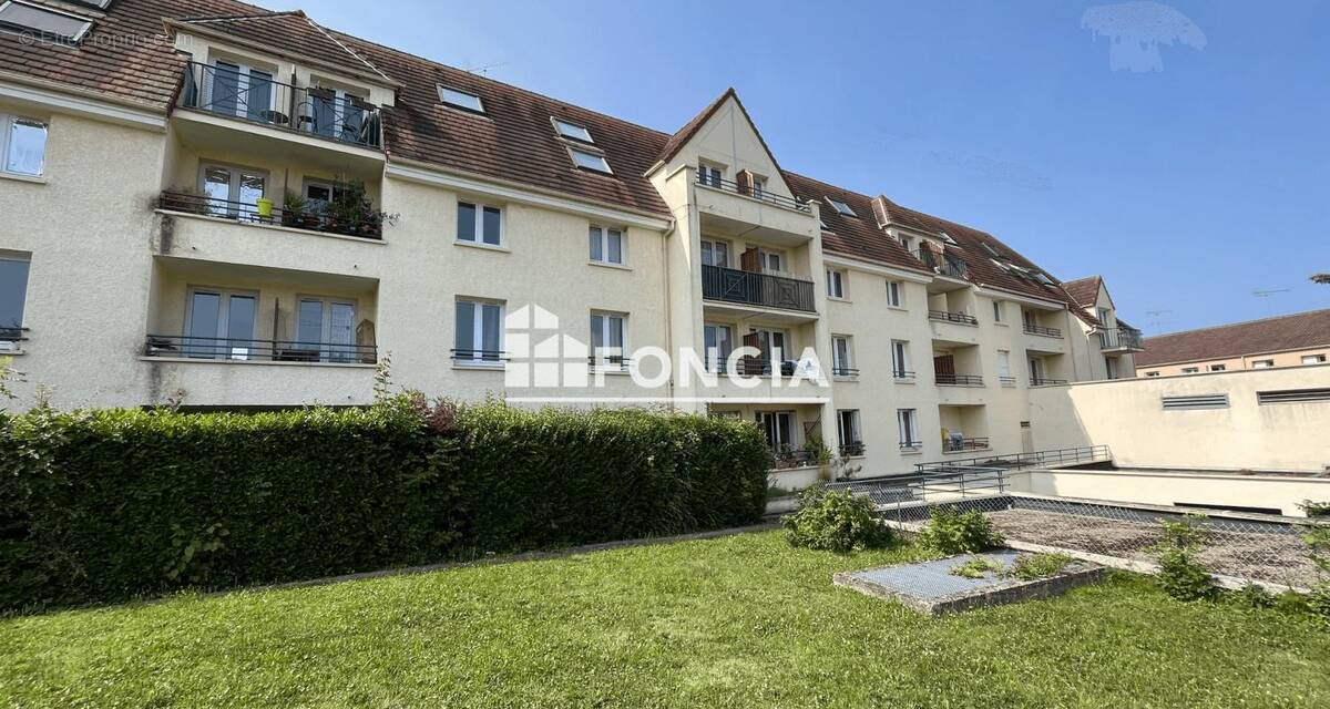 Appartement à LE MESNIL-SAINT-DENIS
