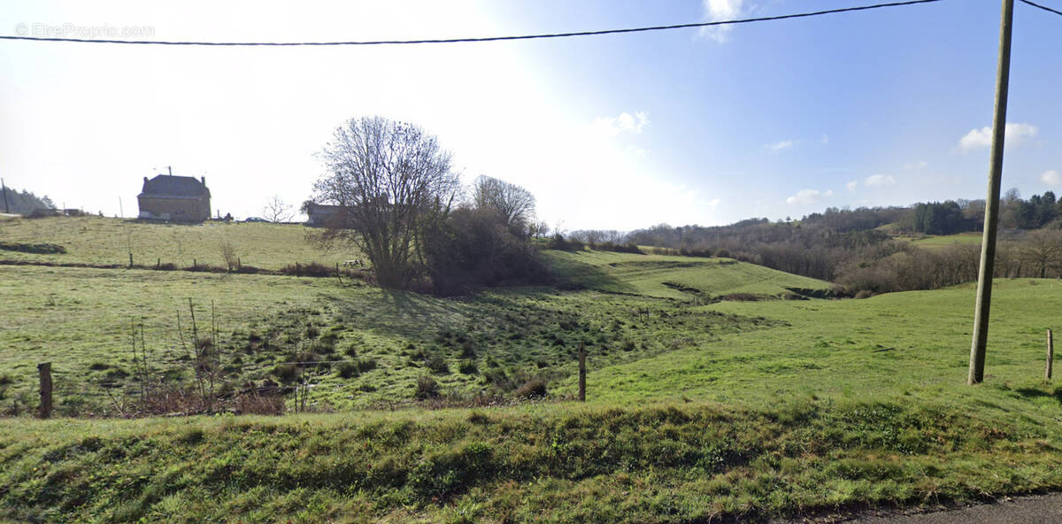 Terrain à NEUVILLE