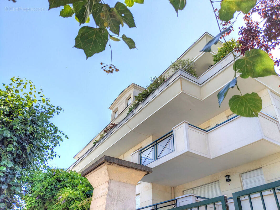 Appartement à LA GARENNE-COLOMBES