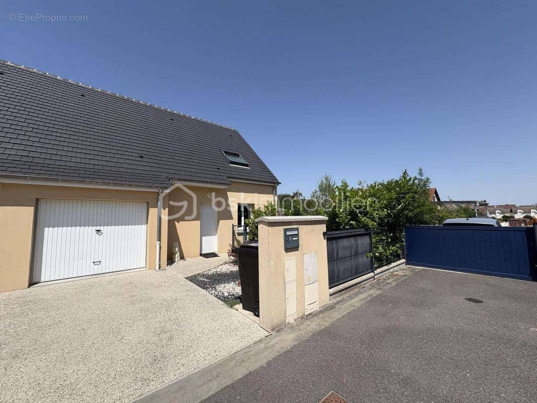 Maison à CHAMPHOL