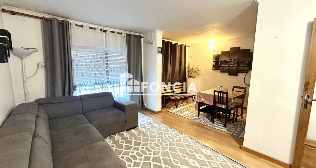 Appartement à FRESNES
