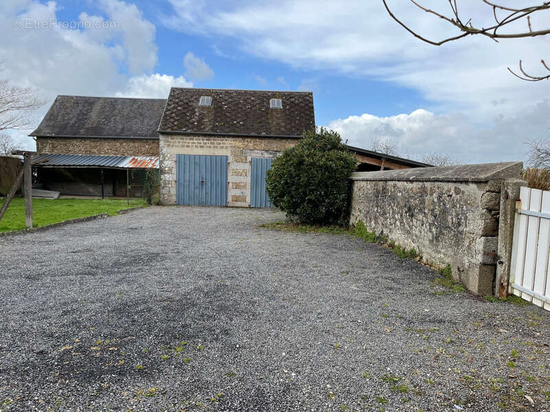 Maison à SAINT-SEVER-CALVADOS