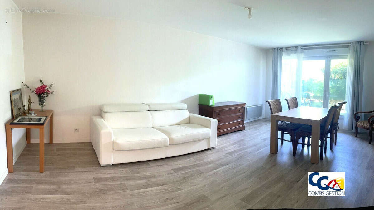 Appartement à COMBS-LA-VILLE