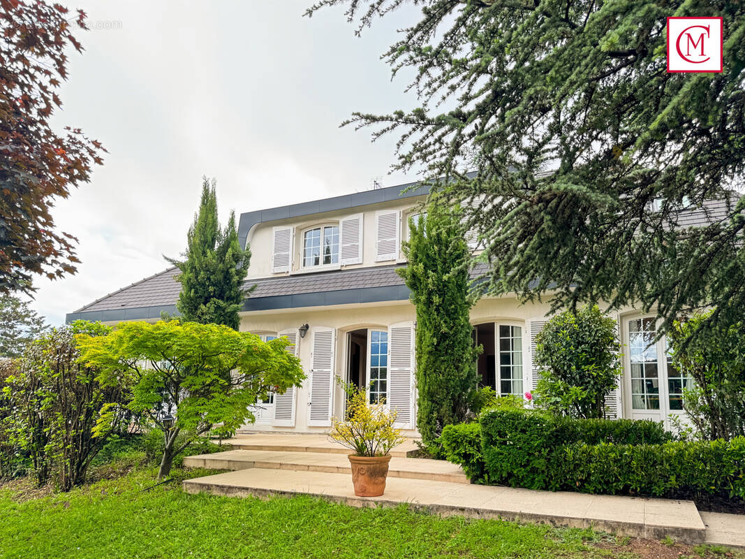 Maison à MEYLAN