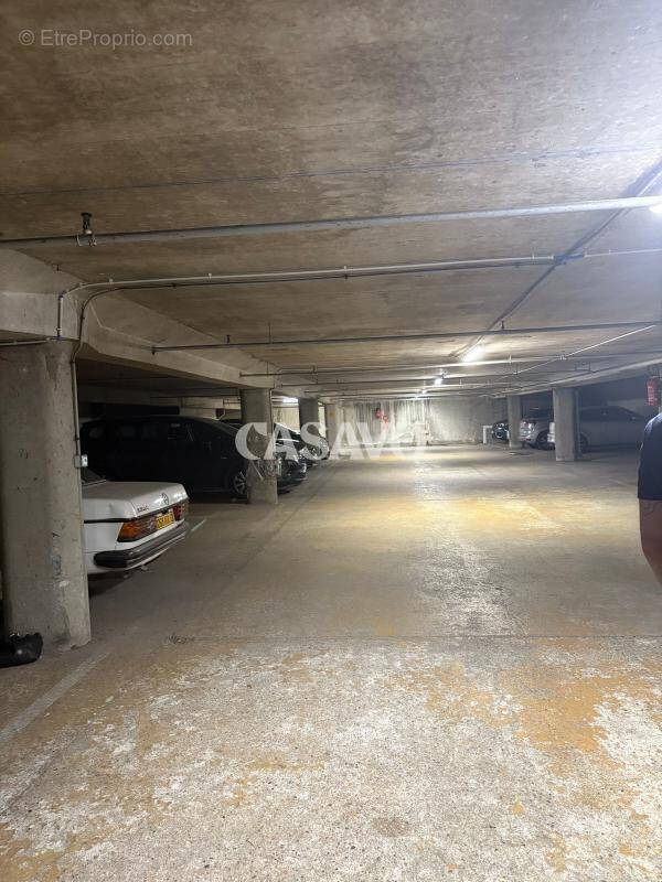 Parking à COURBEVOIE