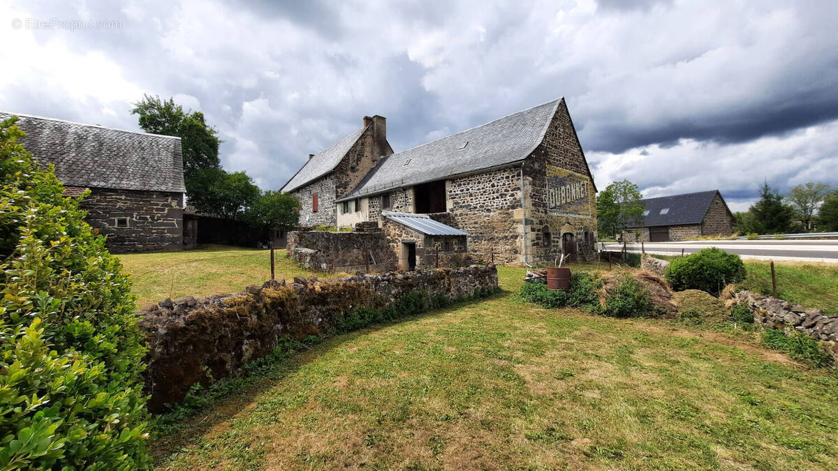 Maison à SAINT-PIERRE-ROCHE