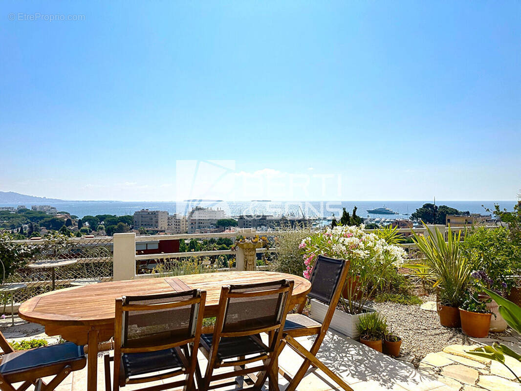 Appartement à MANDELIEU-LA-NAPOULE