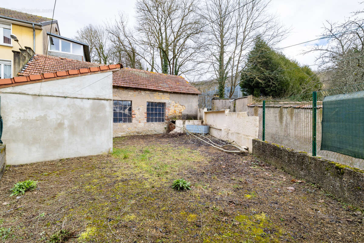Appartement à CHATEL-SAINT-GERMAIN