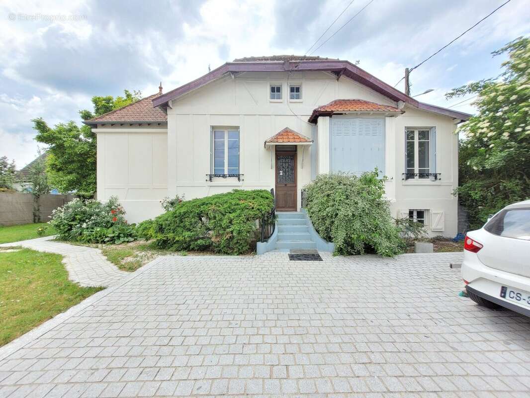 Maison à GOUSSAINVILLE