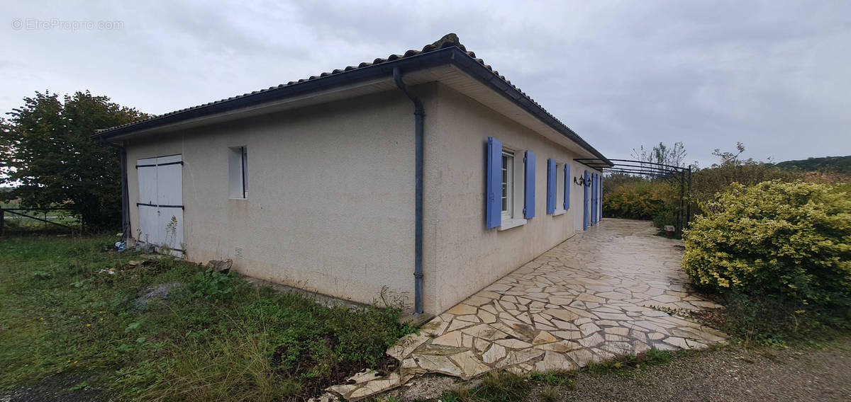 Maison à ROULLET-SAINT-ESTEPHE
