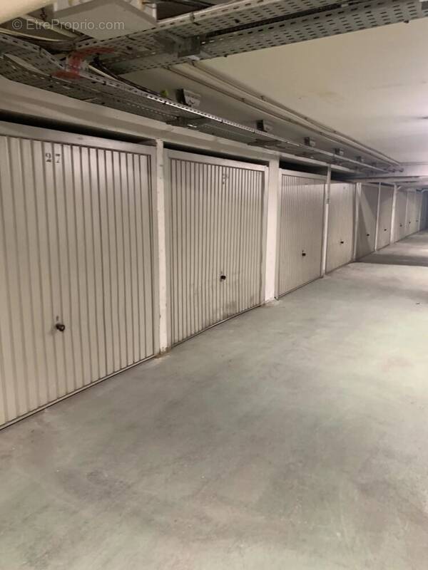 Parking à SAINT-RAPHAEL