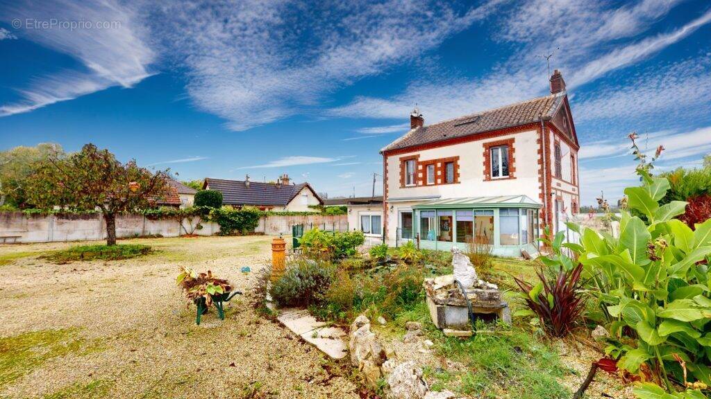 Maison à LAMOTTE-BEUVRON