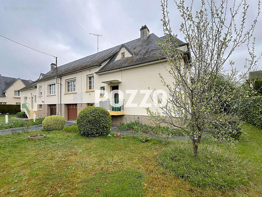 Maison à CONDE-SUR-VIRE
