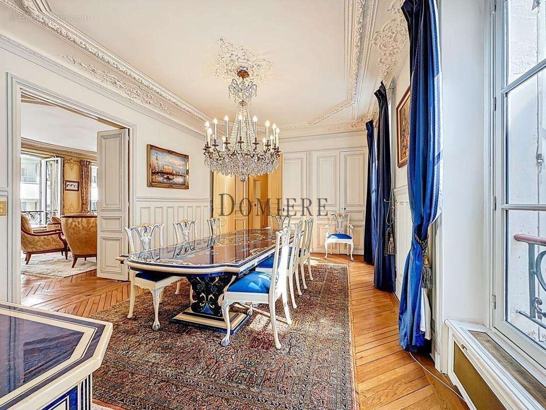 Appartement à PARIS-8E