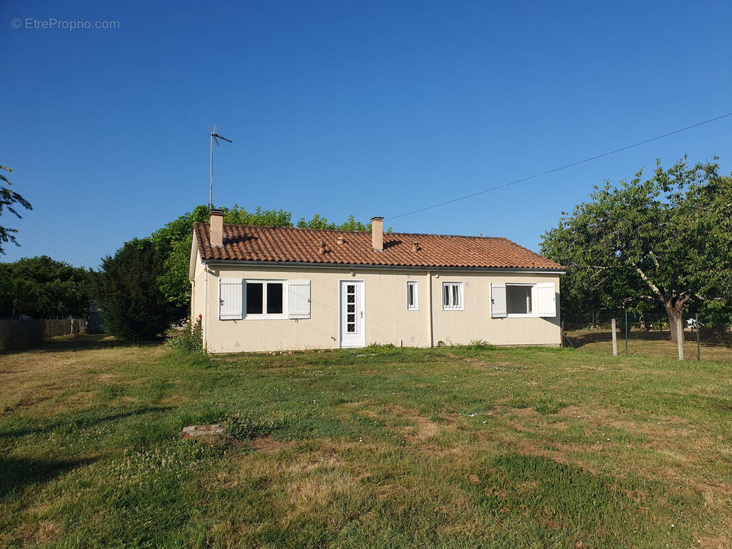 Maison à MENESPLET