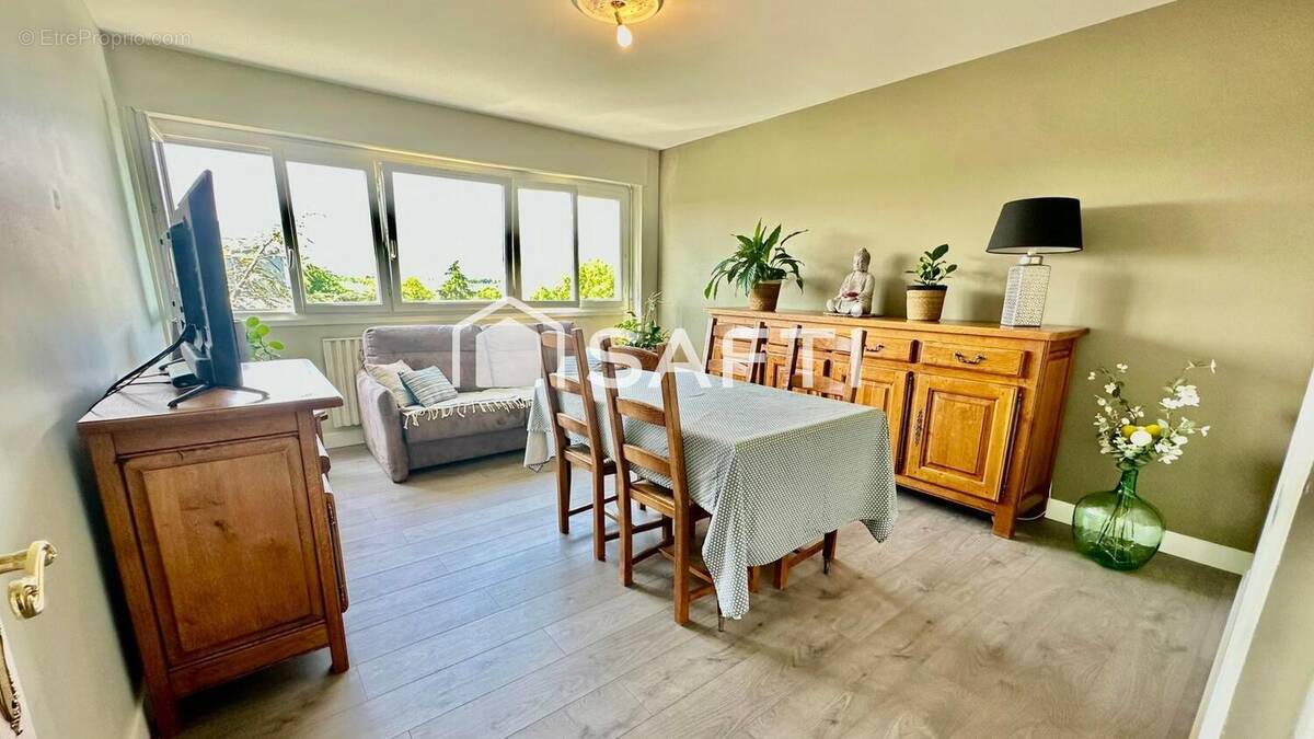 Photo 1 - Appartement à DECINES-CHARPIEU