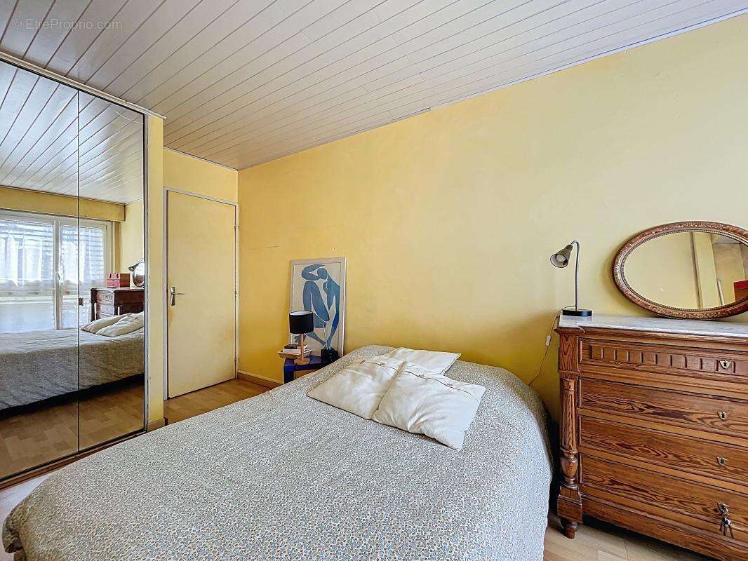 Appartement à L&#039;HAY-LES-ROSES