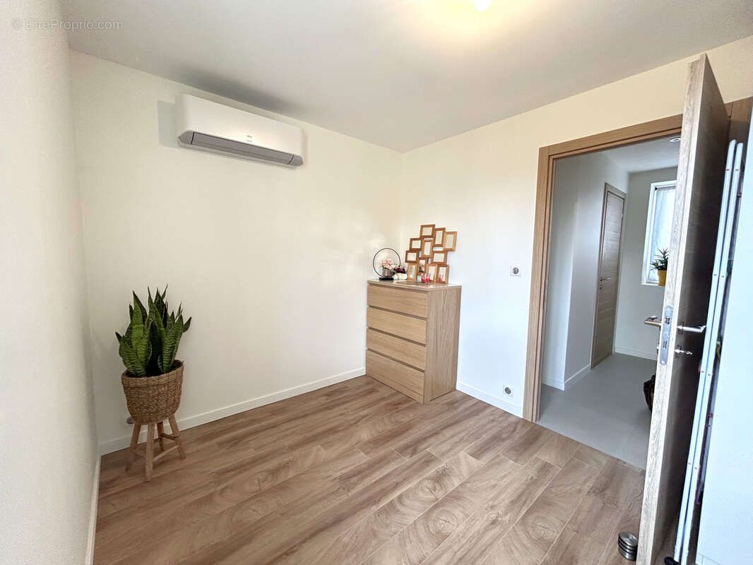 Appartement à GREZIEU-LA-VARENNE