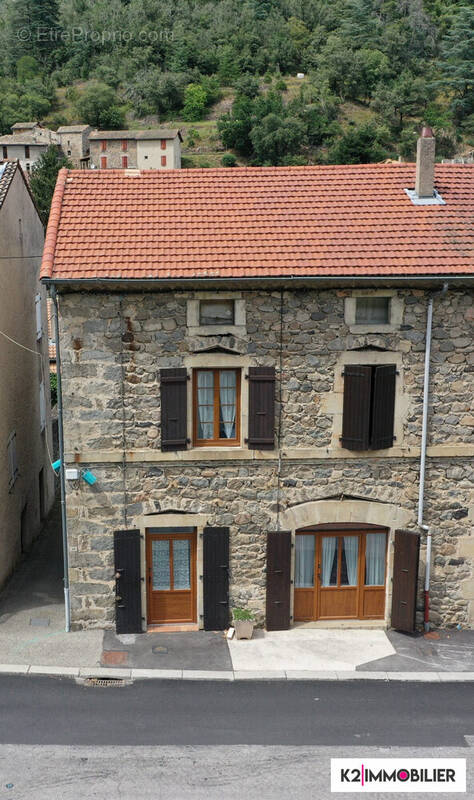 Maison à SAINT-SAUVEUR-DE-MONTAGUT