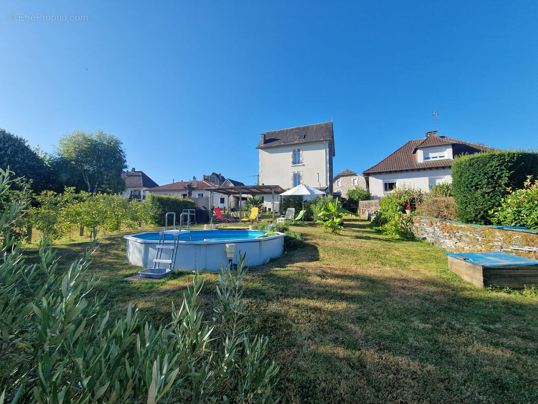 Maison à ALLASSAC