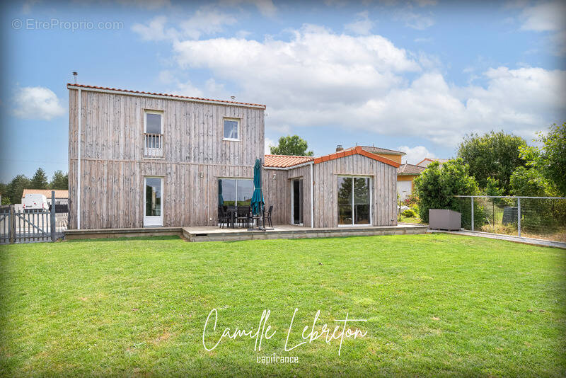 Maison à LA CHAPELLE-BASSE-MER