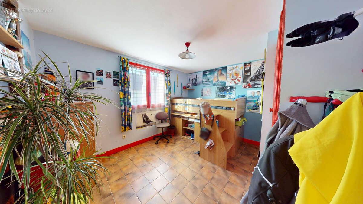 Maison à LES CLAYES-SOUS-BOIS