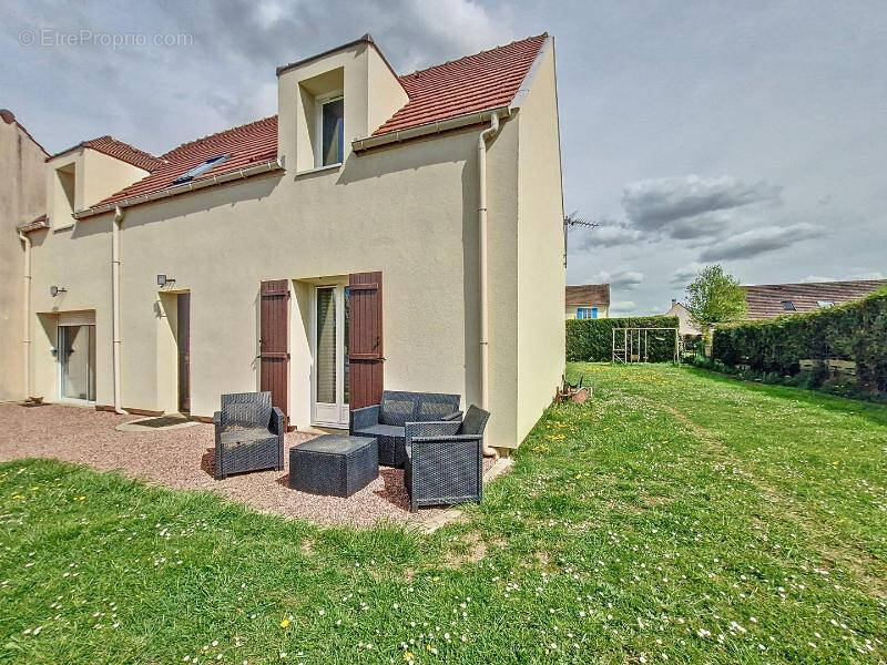Maison à ETREPAGNY