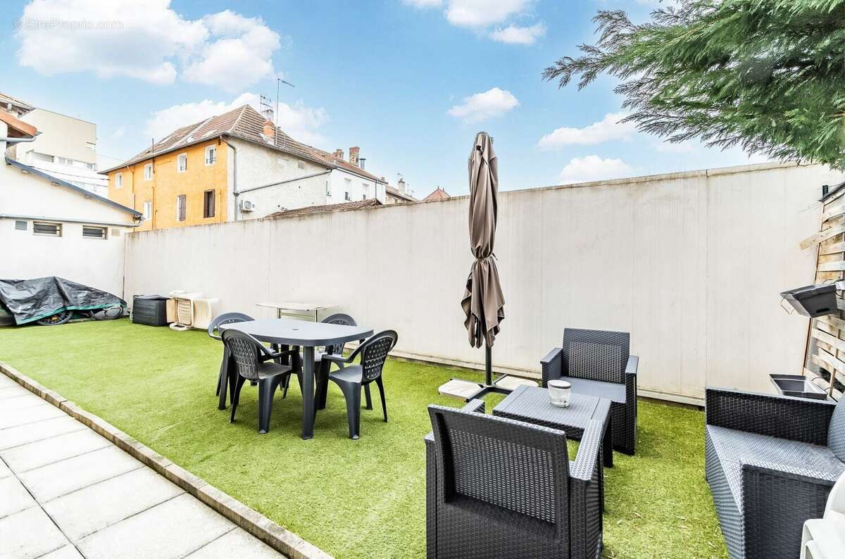 Appartement à MEYZIEU