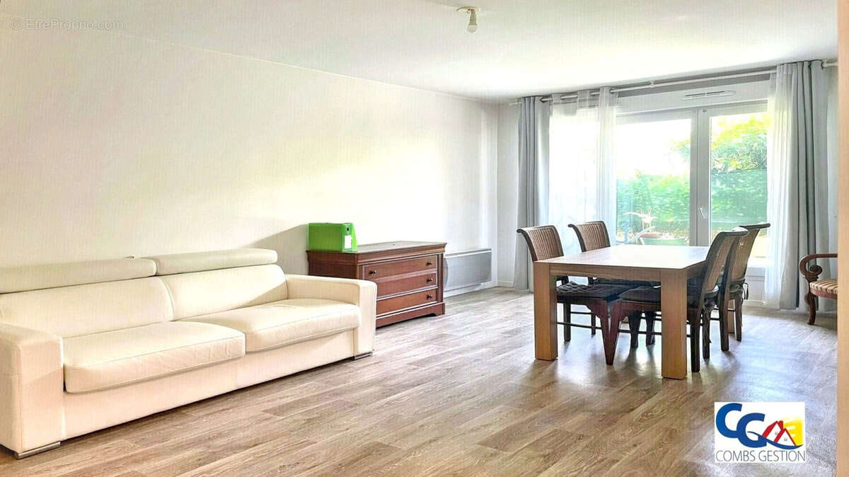 Appartement à COMBS-LA-VILLE