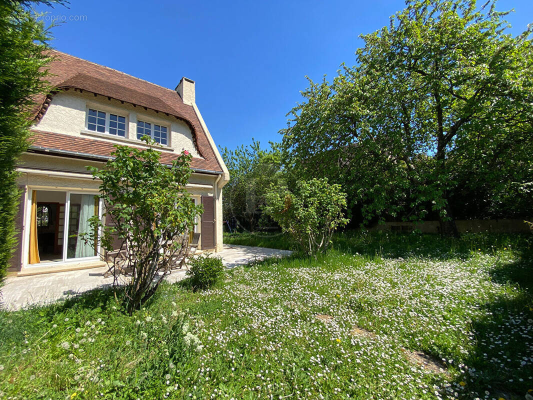 Maison à MAREIL-MARLY