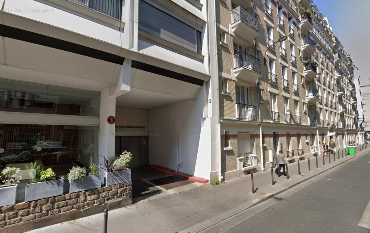 Parking à PARIS-15E