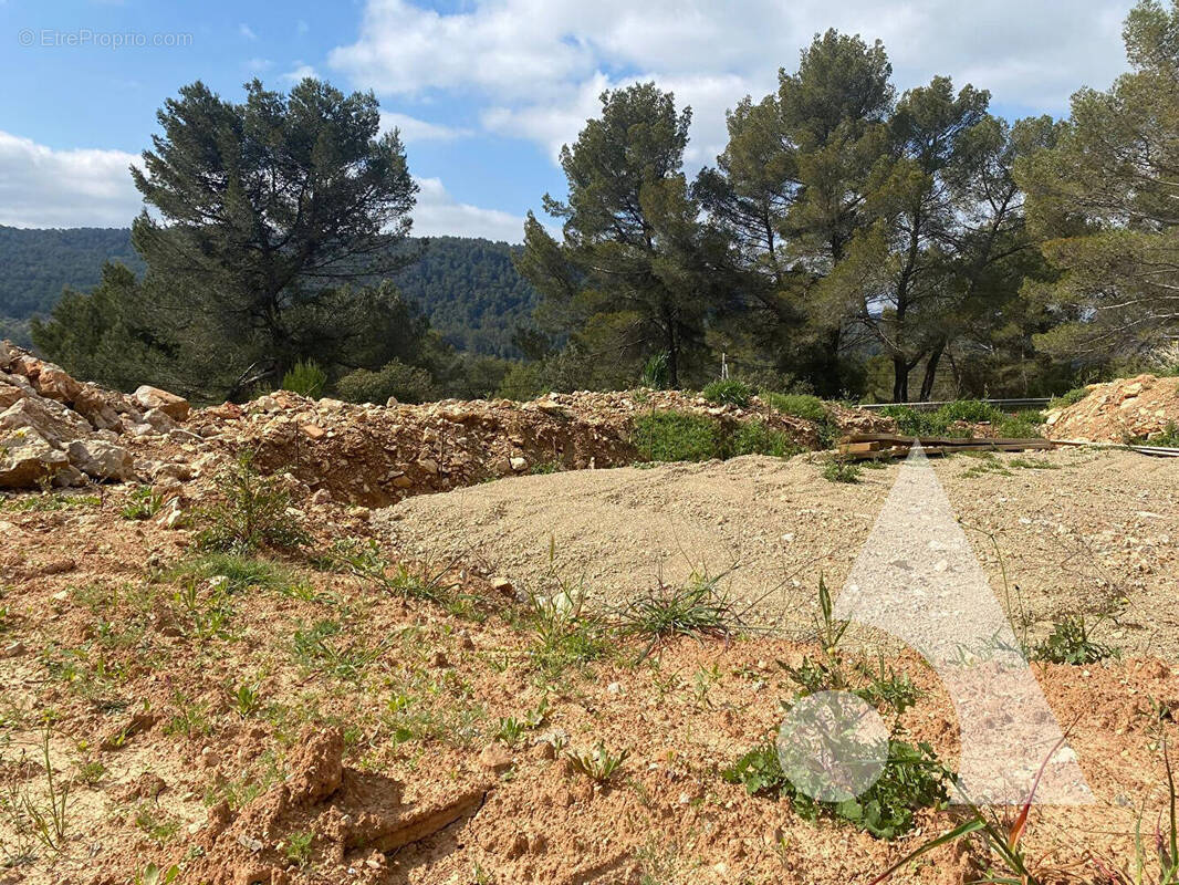 Terrain à SALERNES