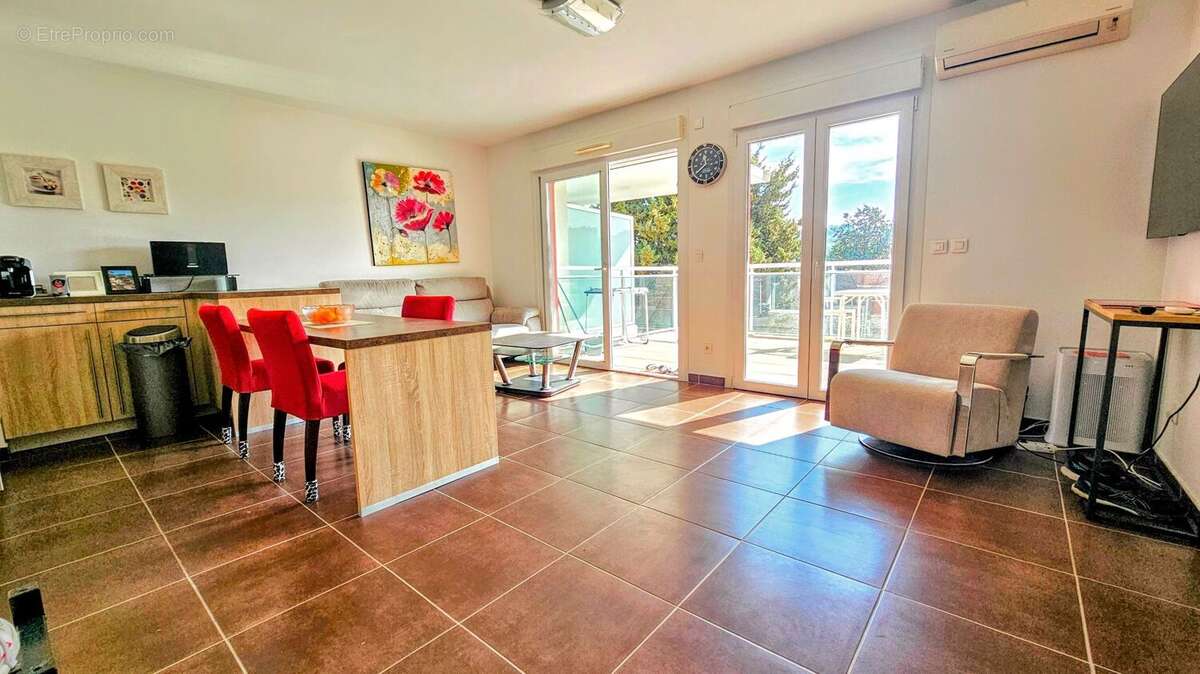 Appartement à VALLAURIS