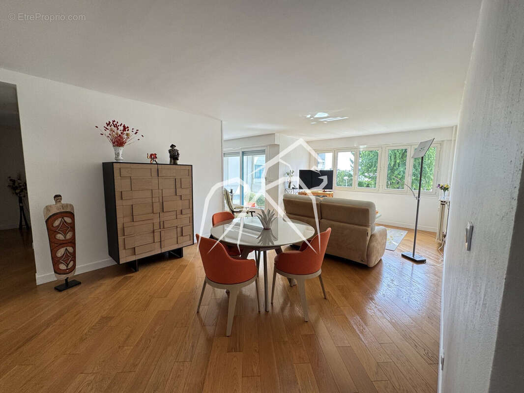 Appartement à MONT-SAINT-AIGNAN