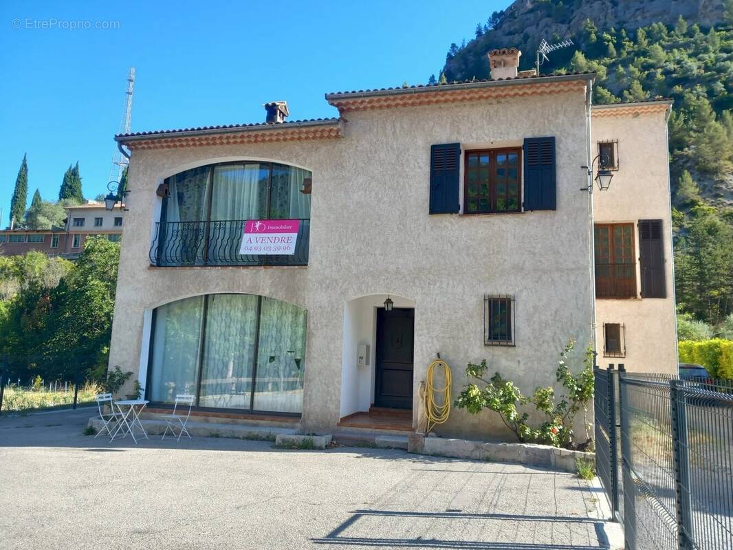 Maison à PUGET-THENIERS