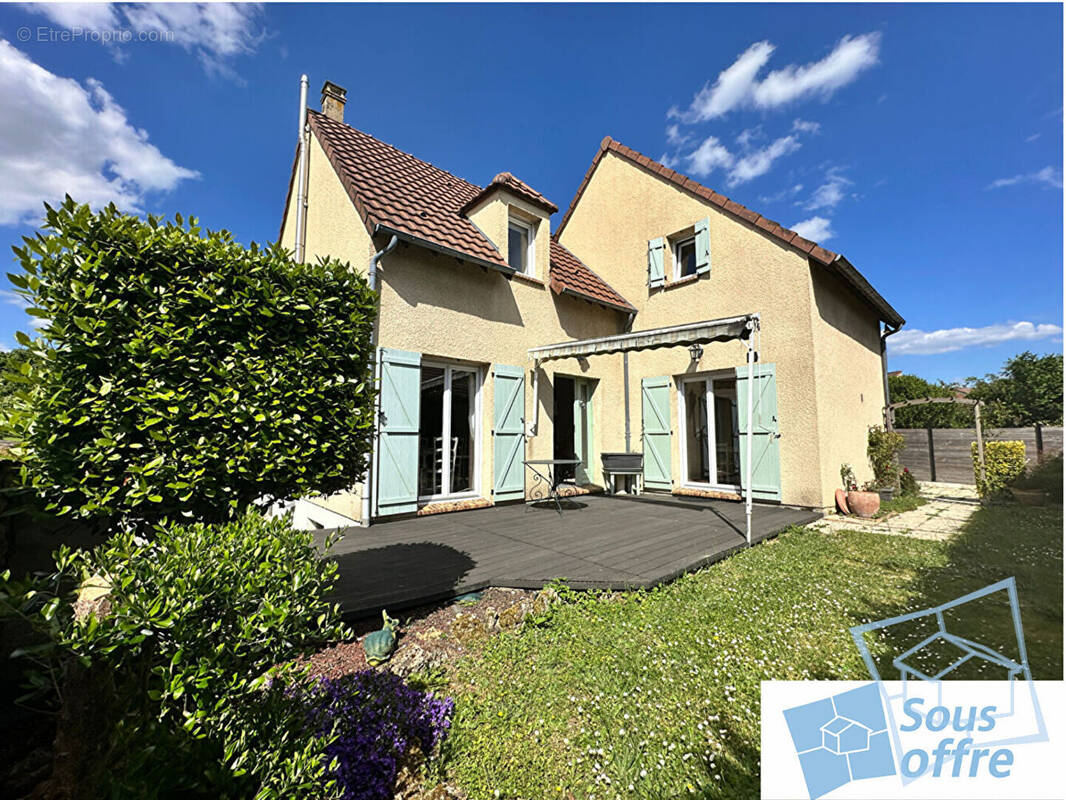 Maison à VOISINS-LE-BRETONNEUX