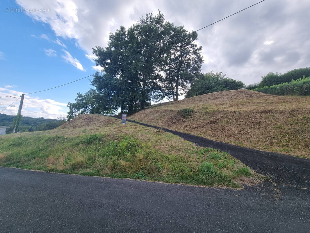 Terrain à SEILHAC