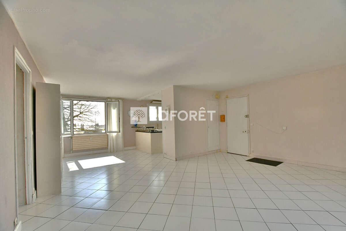 Appartement à LA CELLE-SAINT-CLOUD