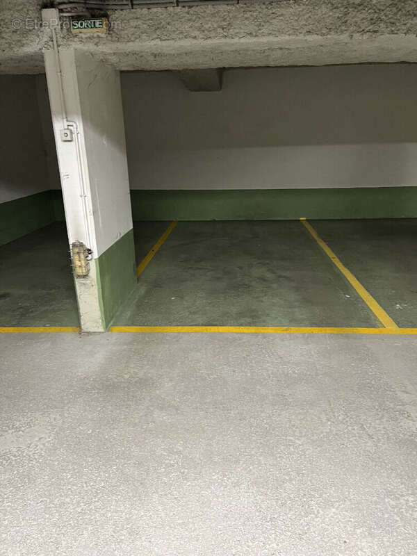 Parking à ISSY-LES-MOULINEAUX