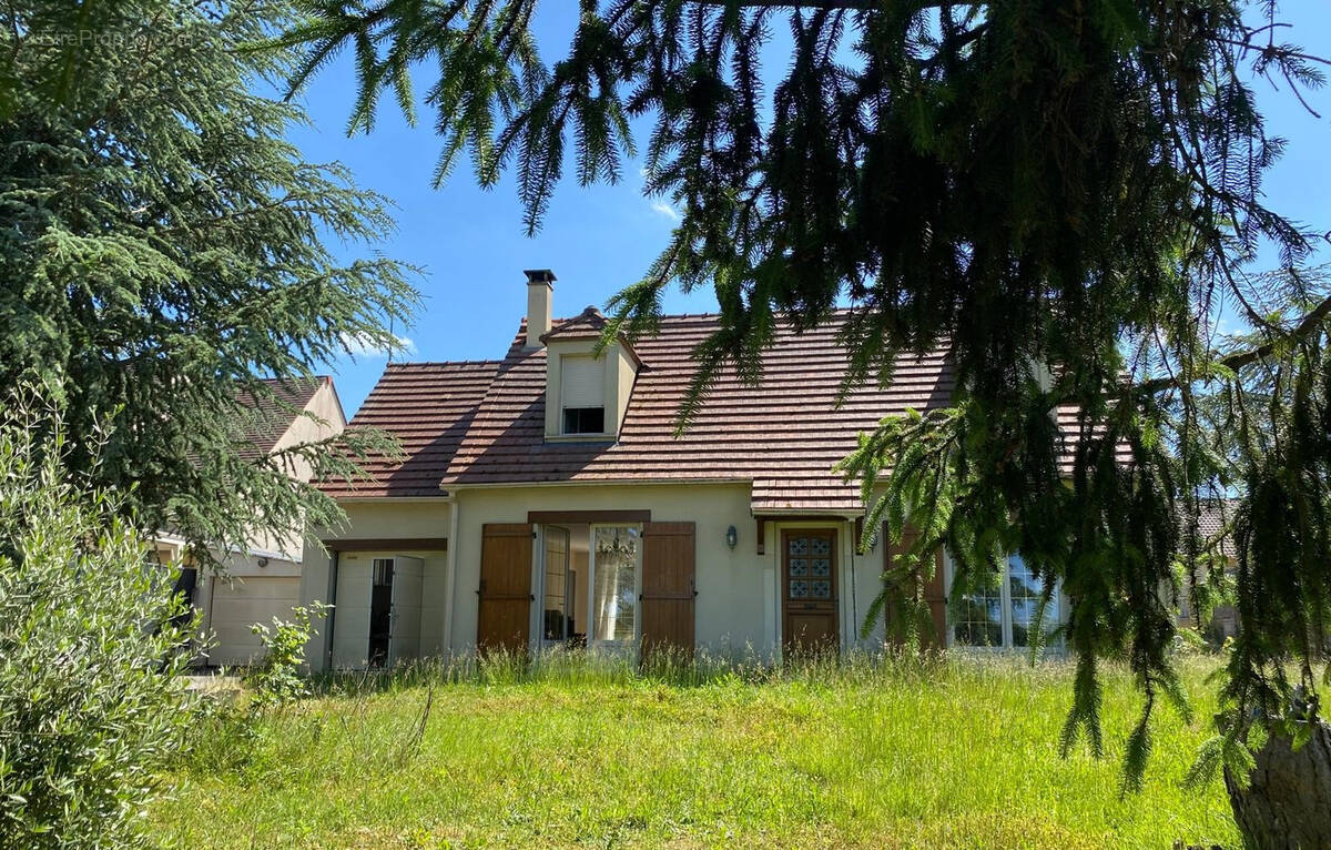 Maison à HOUDAN
